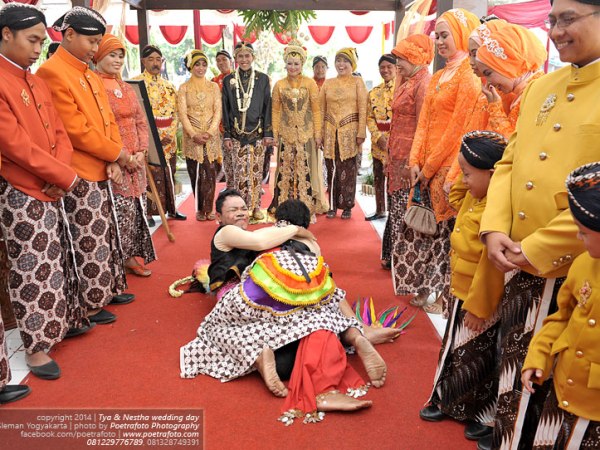 JAVANESE WEDDING CEREMONY PHOTOS: 17+ Foto KIRAB Pengantin Pernikahan Wedding Adat Jawa