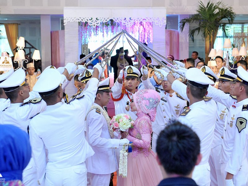 Prosesi Upacara Pernikahan Pedang Pora Perwira Pelaut Pelayaran PIP Semarang dg Baju Kebaya Pengantin Muslim Wedding Rama+Shinta di Jogja