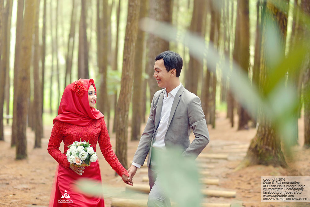 7 Foto Prewedding Outdoor Hijab di Hutan Pinus Imogiri Jogja  Prewed Deka+Puji  Fotografer 
