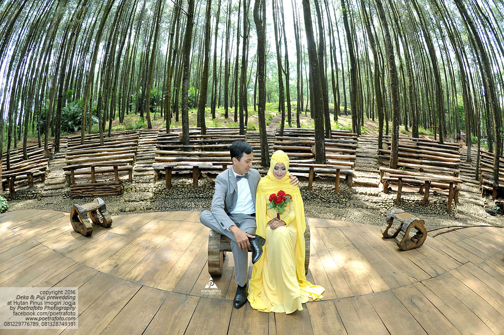 7 Foto Prewedding Outdoor Hijab di Hutan Pinus Imogiri 