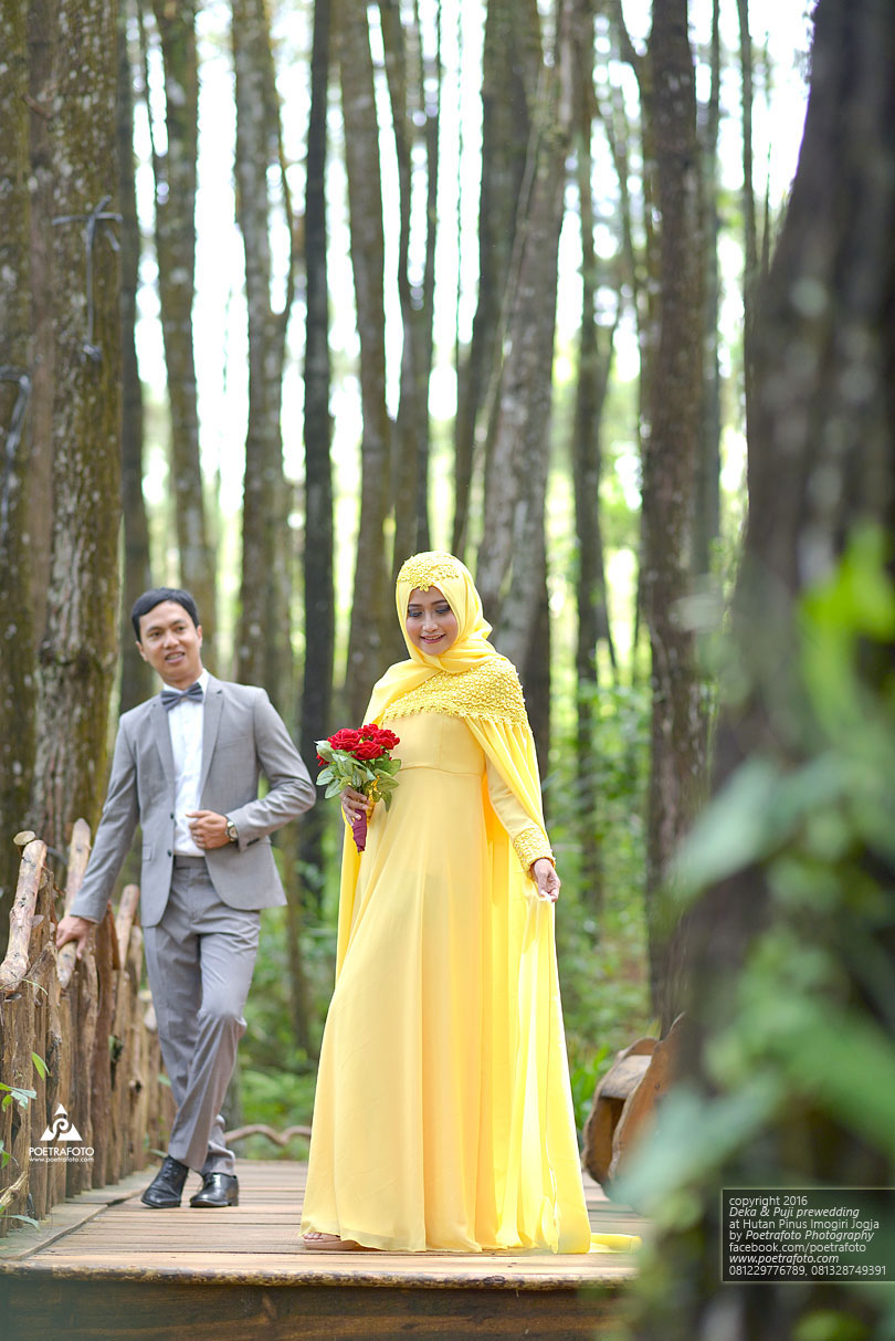7 Foto Prewedding Outdoor Hijab di Hutan Pinus Imogiri 