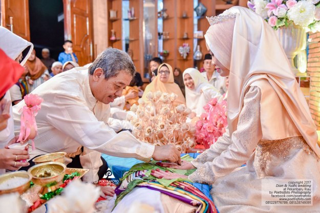 Foto Malam Bainai Tepung Tawar Pengantin Pernikahan Muslim Melayu Bugis Pekanbaru