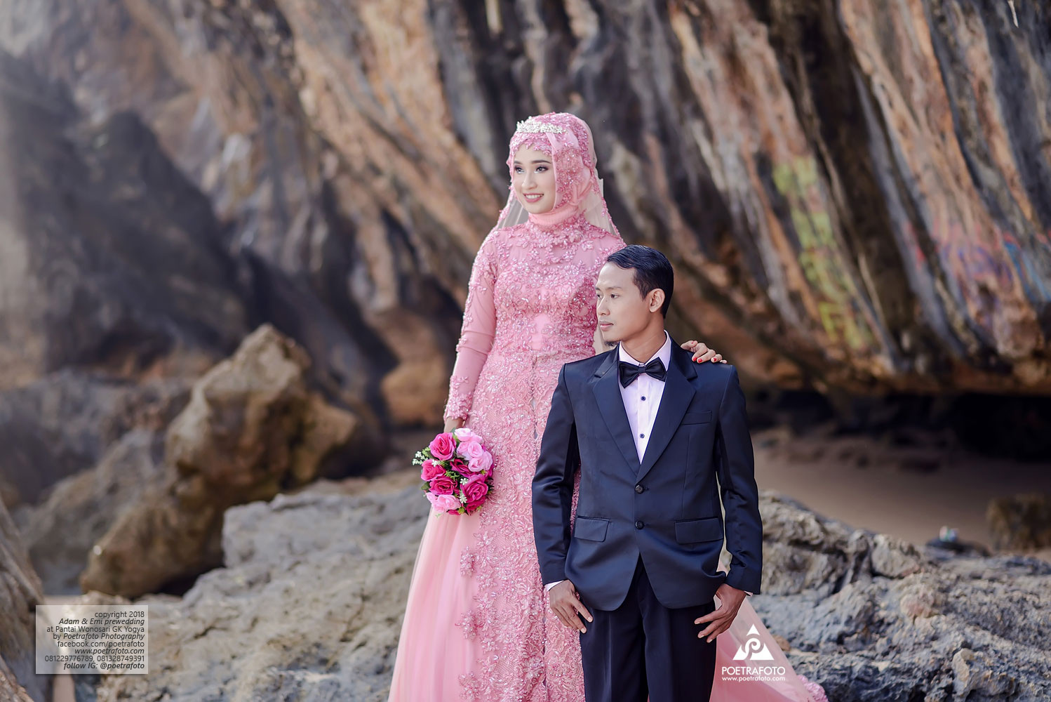17 Foto Prewedding Hijab Outdoor Emi Adam Di Pantai Jogja