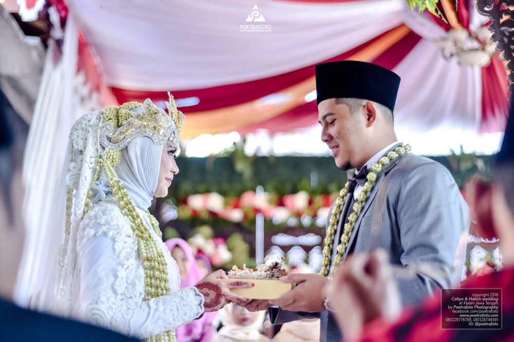 Foto Pengantin Klaten dg Gaun Siger Sunda Pernikahan Wedding Klaten Cahya+Hakim