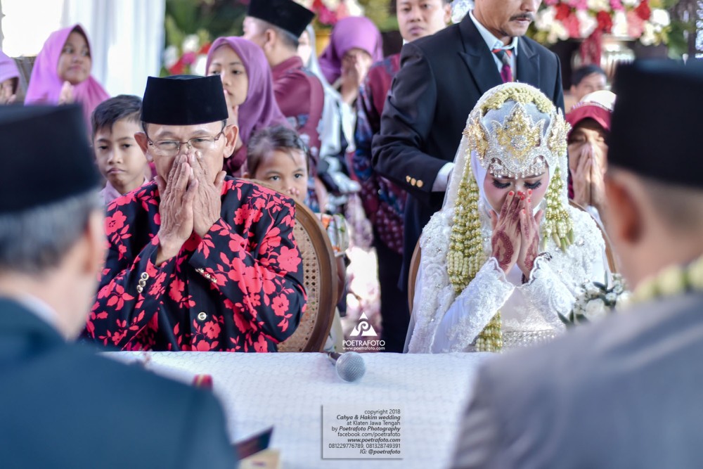 Foto Pernikahan Klaten Wedding dg Gaun Pengantin Muslim-Muslimah Sunda Siger Hijab Pernikahan Klaten Cahya+Klaten