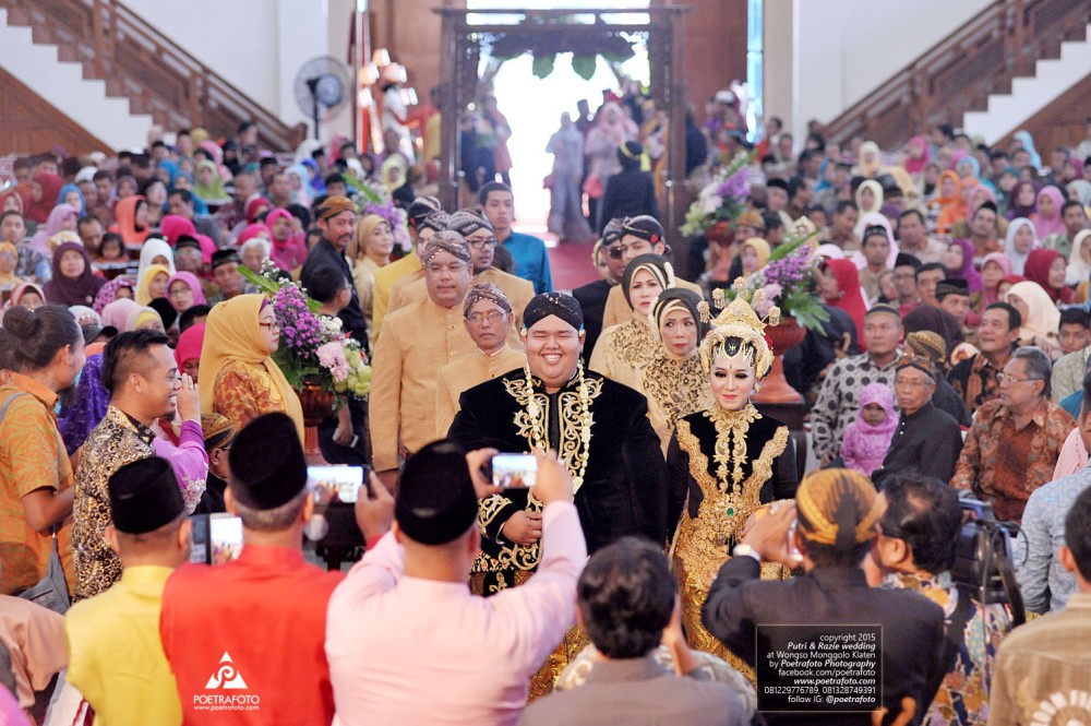 Fotografer Wedding Klaten di Prosesi Kirab Pengantin Adat Jawa Pernikahan Klaten Putri+Razie