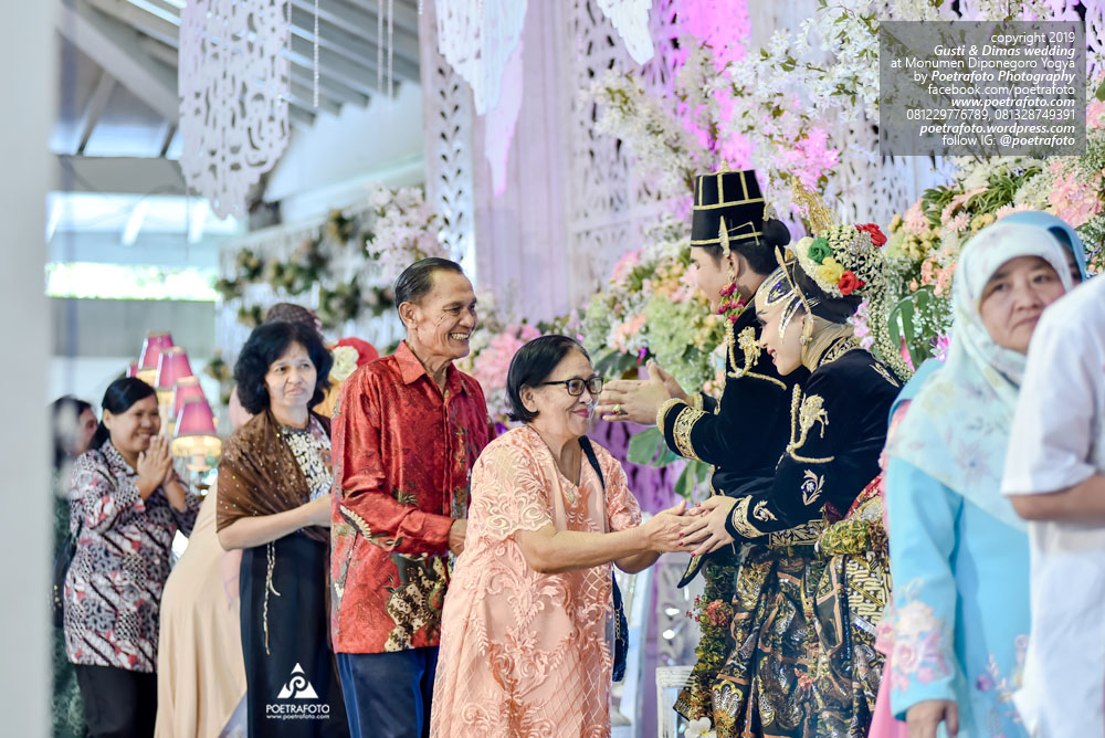 Foto Pernikahan Ngunduh Mantu Pengantin Paes Ageng Kanigaran Jogja Wedding Adat Jawa Gusti+Dimas