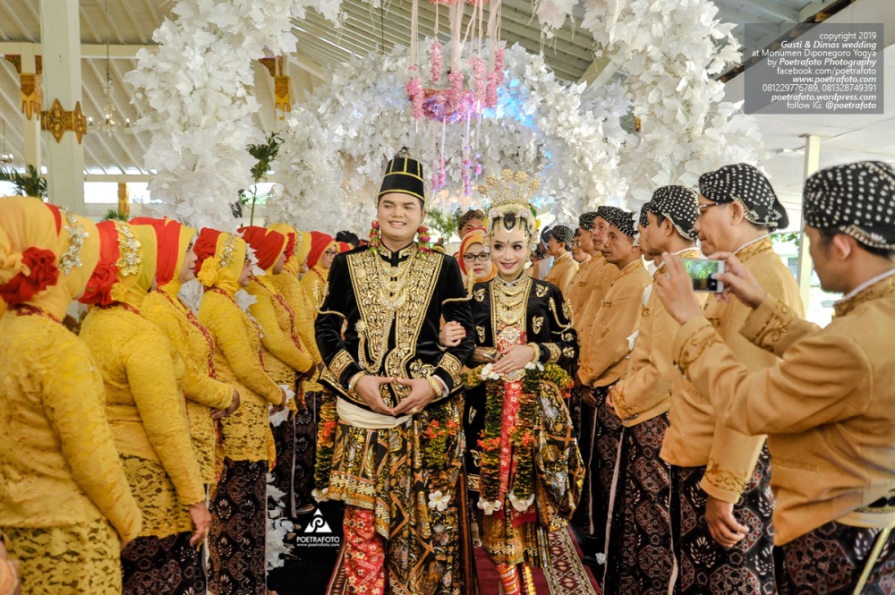 Fotografer Wedding Jogja di Ngunduh Mantu Pengantin Adat Jawa Paes Ageng Kanigaran Muslimah Hijab Pernikahan Gusti+Dimas