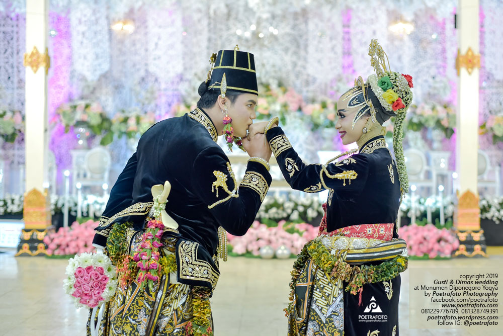 Fotografer Wedding Jogja di Foto Pengantin Adat Jawa Paes Ageng Kanigaran Muslim Hijab Yogyakarta Pernikahan Gusti+Dimas by Fotografer Wedding Jogja
