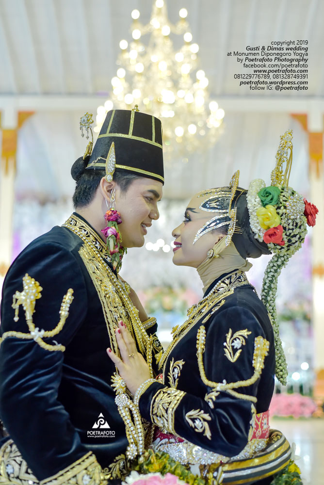 Paes Ageng Manten Jawa Kanigaran Muslim Hijab Pengantin Pernikahan Wedding Adat Jogja Gusti+Dimas
