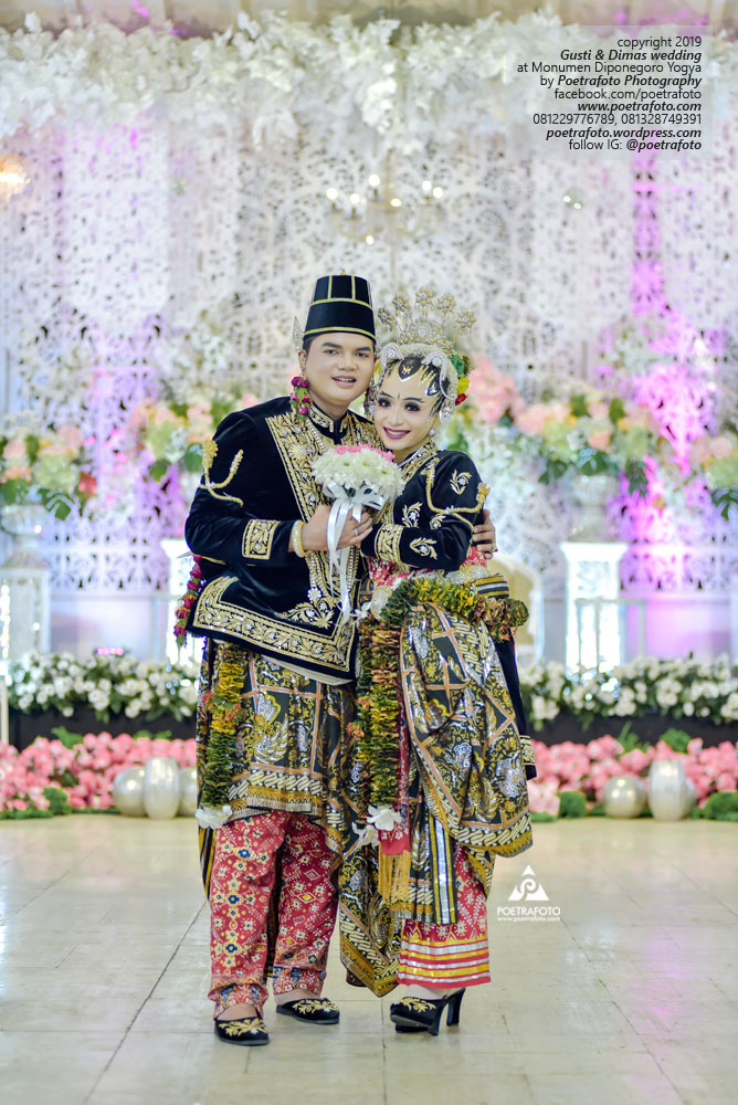 Rias Pengantin Jawa Pernikahan Paes Ageng Kanigaran Hijab Muslim Adat Jogja Wedding Yogyakarta Gusti+Dimas